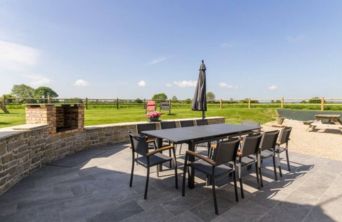 Hardinvast Cottage | Spacious Family-Friendly Cottage with Large Garden, Fireplace, and Close to Cherbourg and the Sea