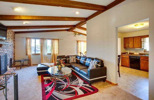 Brooklyn Park House | Spacious Family Home: 11 Mi to Dtwn Minneapolis!