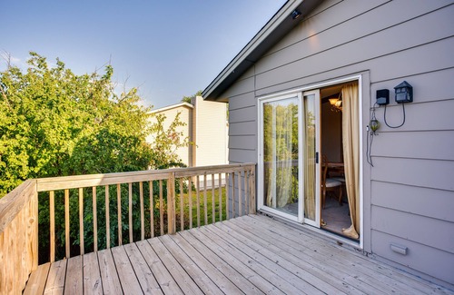 Brooklyn Park House | Spacious Family Home: 11 Mi to Dtwn Minneapolis!
