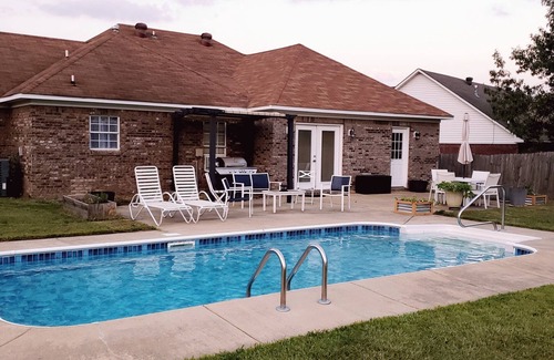 Oxford House | Spacious family home just outside town