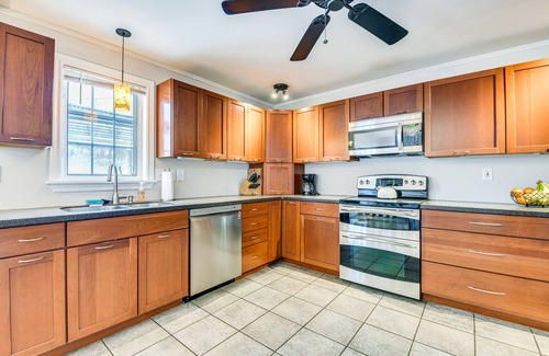 Eastern Vermont House | Spacious Family Home w/Deck & Yard: 5 Mi to Stowe