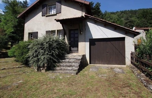 Alleyras Cottage | Spacious Family Home with Terrace in Gorges de l'Allier, Near River and Hiking Trails