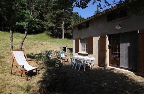 Alleyras Cottage | Spacious Family Home with Terrace in Gorges de l'Allier, Near River and Hiking Trails