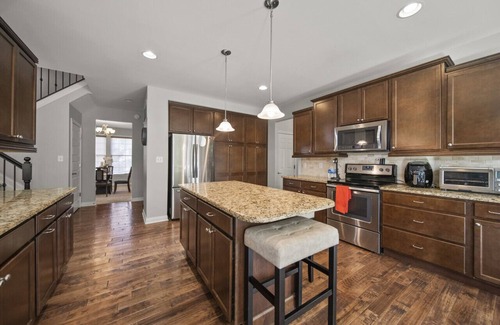 Maxwell Apartment | Spacious Family Memory Maker w/Water Views, + 2 Miles to Marina