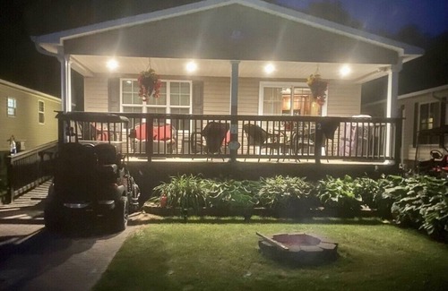 Sherkston RV Rental | Spacious family oriented cottage steps to the beach and waterpark!