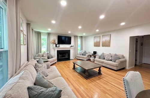 Vernon Hills House | Spacious Family Retreat 4BR/3.5BA