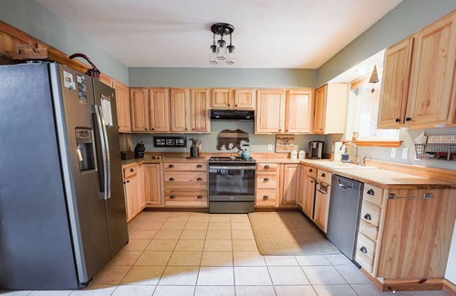 Priest River Cabin | Spacious Family Retreat Cabin w/3 Beds in Nature Oasis + Close to Lake