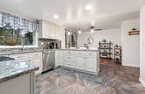 Education Hill House | Spacious Family Retreat near Microsoft