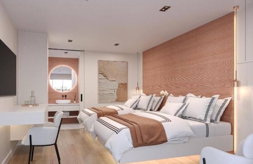 Kissimmee Hotel | Spacious Family Room Near World-Famous Disney – 6.2 Miles Away