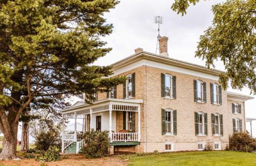 Janesville House | Spacious Farmhouse on 200 Acres Along the River