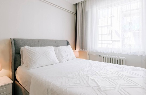 Uskudar Apartment | Spacious Flat w Balcony 9 min to Uskudar Coast