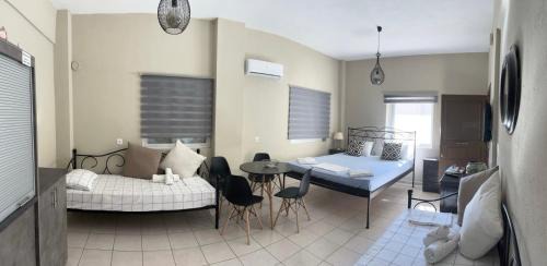 Filiatra House | Spacious flat with private garden