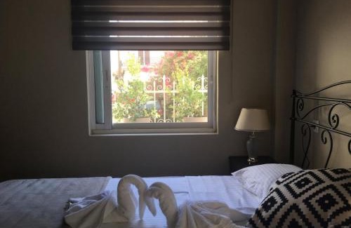 Filiatra House | Spacious flat with private garden