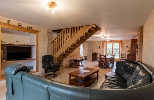 Dampierre-sur-Linotte Cottage | Spacious house near Vesoul with fireplace, ideal for families