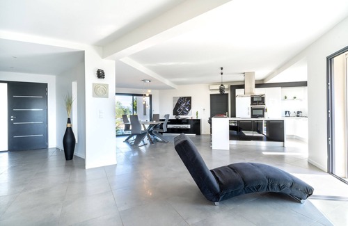 Les Adrets-de-l'Esterel Villa | Spacious villa, oustanding views on sea and mountains, garden is 1600m2, 5*