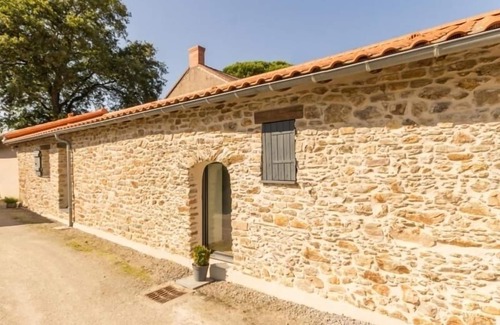Saint-Brevin-les-Pins Cottage | Spacious Eco-friendly Cottage, 2 km from the Ocean, with Garden, Terrace, and Modern Amenities