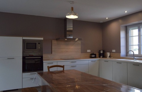 Saint-Pierre-de-Lamps Cottage | Spacious Country House for 12 with Large Garden near Levroux and Beauval Zoo