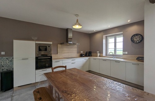 Saint-Pierre-de-Lamps Cottage | Spacious Country House for 12 with Large Garden near Levroux and Beauval Zoo