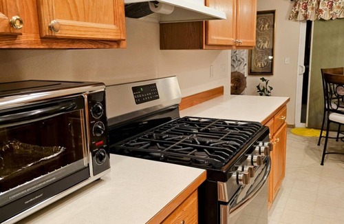 Parkwood House | Spacious Full 5 Bed Family Home in Quaint and Central Location Port Orchard