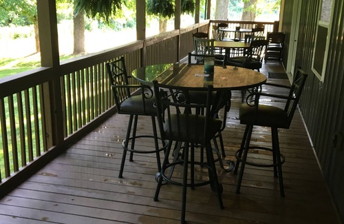 Bakerton Cabin | Spacious fully equipted 5-bedroom Riverfront Cabin on the Cumberland River.