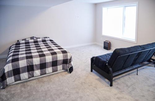 Ottawa Division House | Spacious Fully Finished Basement with Private Entrance