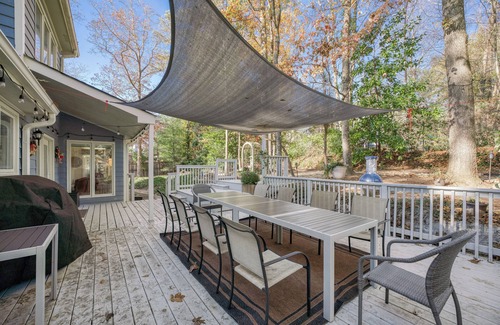 Johns Creek House | Spacious, Fun & Comfy Family Haven ~ Garden ~ BBQ!