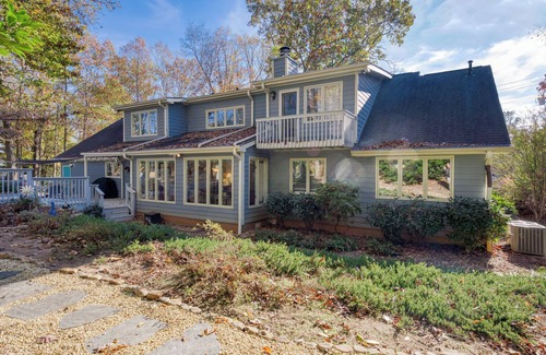 Johns Creek House | Spacious, Fun & Comfy Family Haven ~ Garden ~ BBQ!