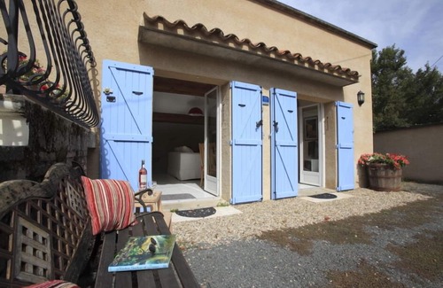 Montpinier Apartment | Spacious Gite in Tarn sleeps 2 (3 stars) nr Lautrec and Castres, Tarn,SW France