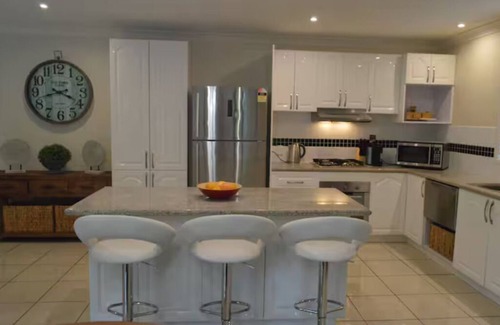 Worongary House | Spacious Gold Coast Retreat | Sleeps 12 | Nature & Close to Attractions