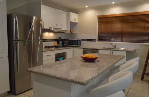Worongary House | Spacious Gold Coast Retreat | Sleeps 12 | Nature & Close to Attractions