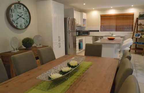 Worongary House | Spacious Gold Coast Retreat | Sleeps 12 | Nature & Close to Attractions