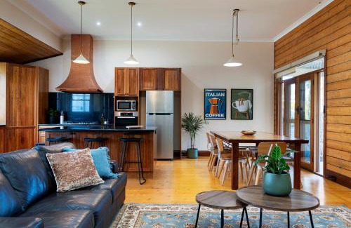 Castlemaine House | Spacious Goldfields Retreat