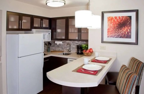 Acres Green House | Spacious Good-Value Accommodation! Pet-Friendly, Near Otero Tennis Courts