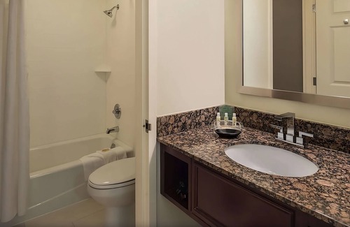 O'Hare Resort | Spacious Good-Value Accommodation! Pet-Friendly Property with Onsite Parking!