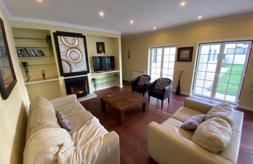Sao Martinho do Porto Villa | Spacious ground-floor villa with private & heated pool