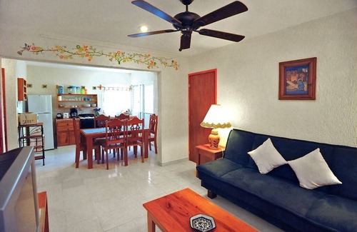 Puerto Morelos House | Spacious ground floor apartment 1 blk to beach, 4 blks to the square