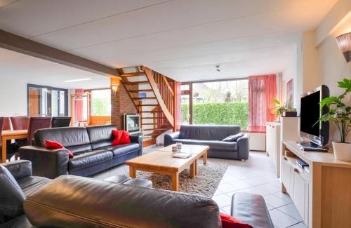 Municipality of Meerssen House | Spacious Group Getaway with Garden, cleaning included