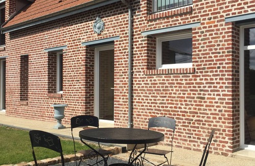 Haucourt House | Spacious guest house with closed courtyards and garden