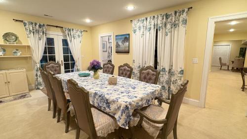 Princeton House | Spacious Guest Suite 5 Minutes to Princeton University with Free Parking