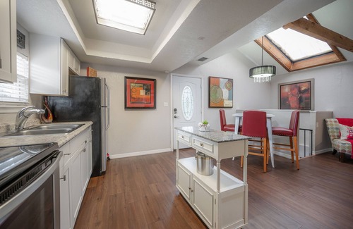 Seminole Heights House | Spacious Guesthouse W/chic Decor & Spiral Stairs