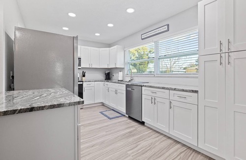 Spring Hill House | Spacious Gulf Coast Scallop Season Retreat! Near Pine Island Beach, Weeki Wachee, Dog-Friendly