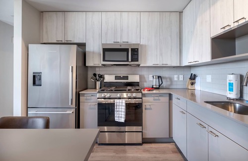 Stamford Apartment | Spacious Harbor Apt with Balcony, Gym and Pool