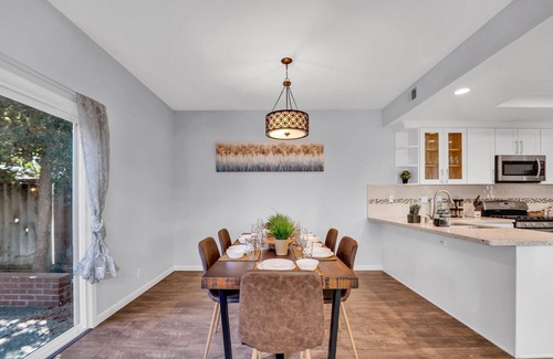 Ardenwood House | Spacious high ceiling home in Fremont | Private Yard | King Bed