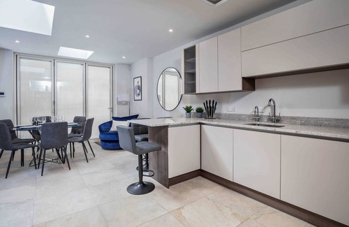 Woodseats House | Spacious, High Spec & Modern