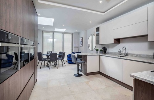 Woodseats House | Spacious, High Spec & Modern