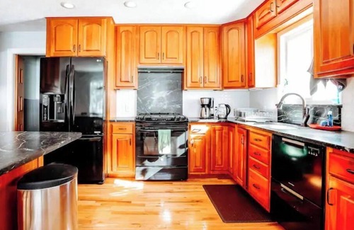 Fayetteville House | Spacious Hillside Oasis in DT Fayetteville ★ NRG