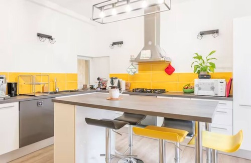 Lestiac-Sur-Garonne House | Spacious house on wooded grounds with swimming pool