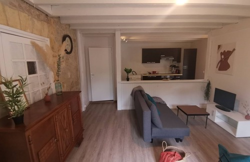 Lestiac-Sur-Garonne House | Spacious house on wooded grounds with swimming pool
