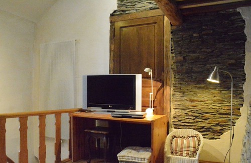 Champlon House | Spacious holiday home in Champlon with garden