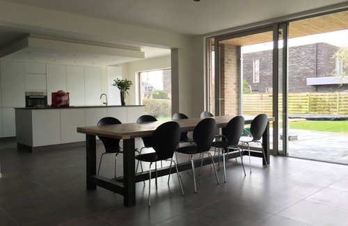 Witte Burg Villa | Spacious holiday home for 18 people, 900 m from the beach